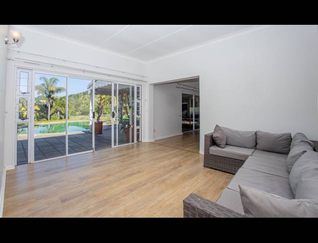 4 BEDROOM HOUSE FOR SALE IN BEACON BAY